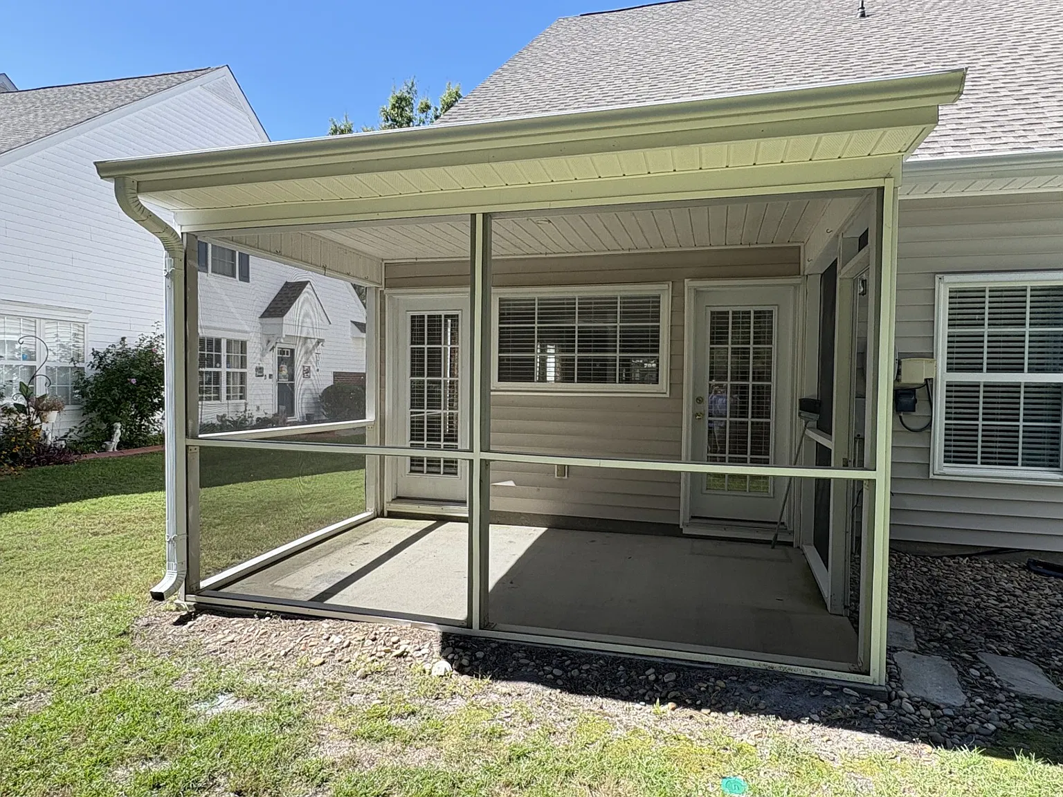 3 bed, 2.5 bath, 1600 sqft, $2,100 — Photo 2