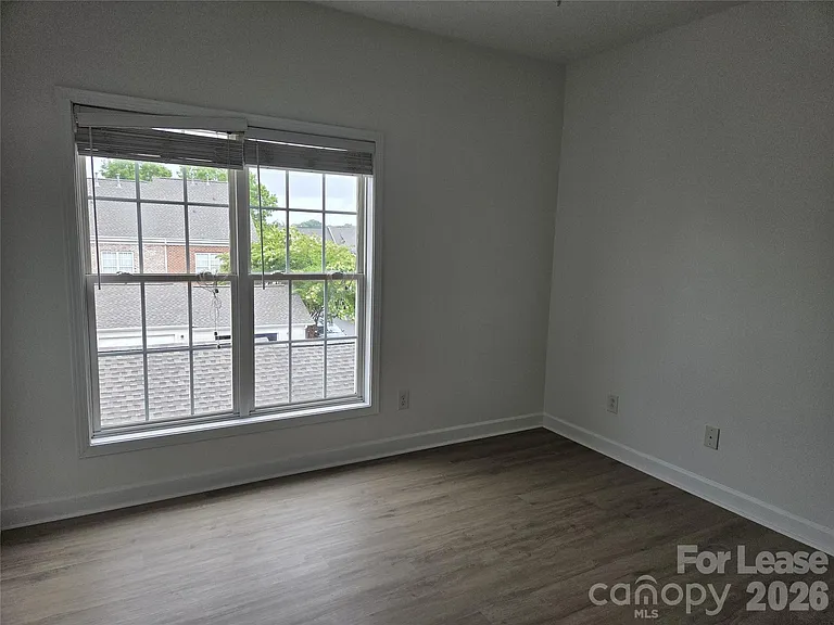 109 Chawton Ln — Photo 12