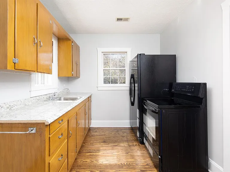 1220 Hammond Ave — Photo 6