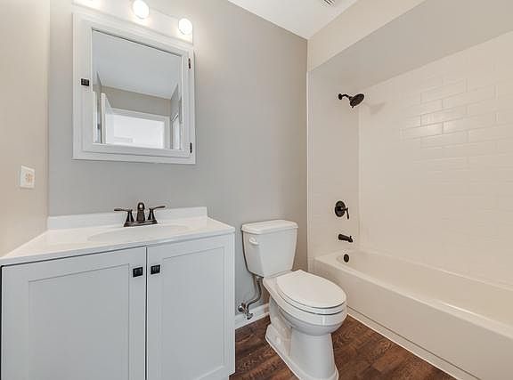 3rd image of 8304 Oak Leaf Dr APT 904