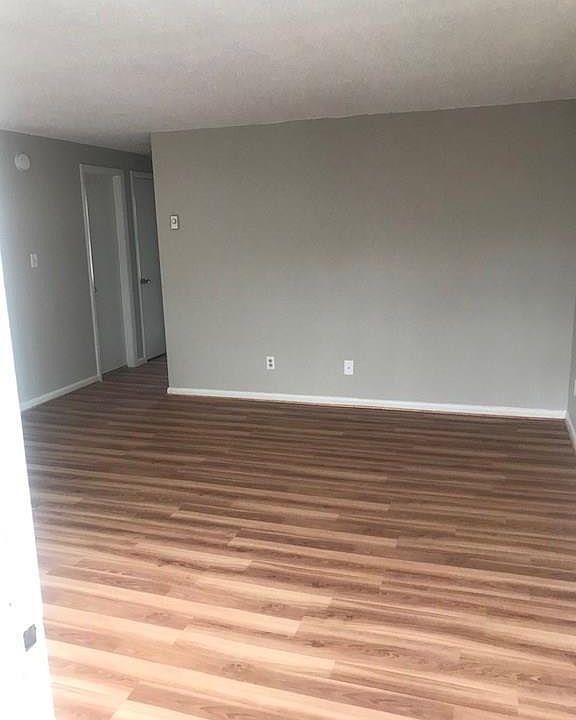 2nd image of 1415 Lois Ln APT E