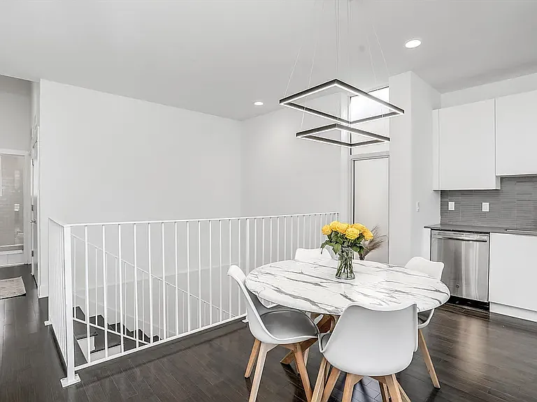 2642 John R St — Photo 9