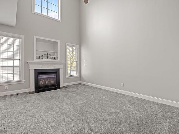 4th image of 2507 Happy Ln