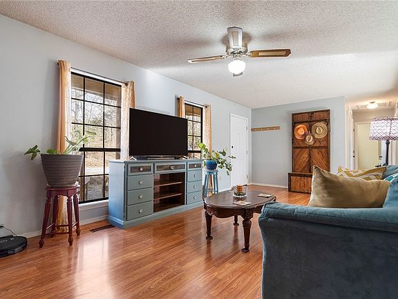 3rd image of 10035 Beaver Ln