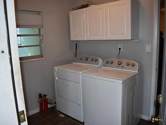 4th image of 320 Linda Ln