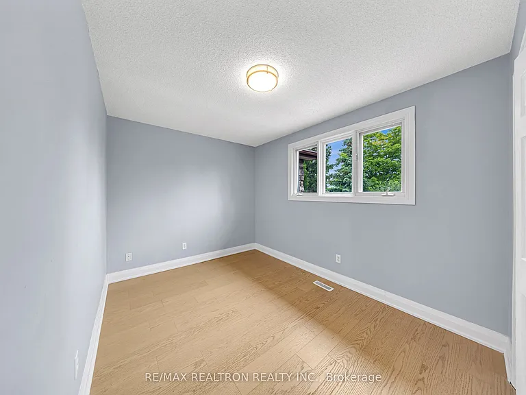 141 Hialeah Cres #UPPER — Photo 16