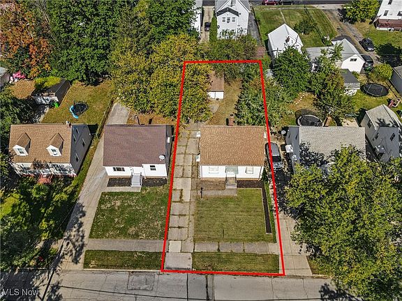 3rd image of 20561 Westport Ave