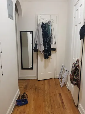 Rented by Zikos Realty Services | media 11