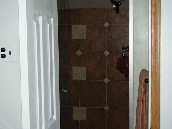 5th image of 608B Hazell Ln