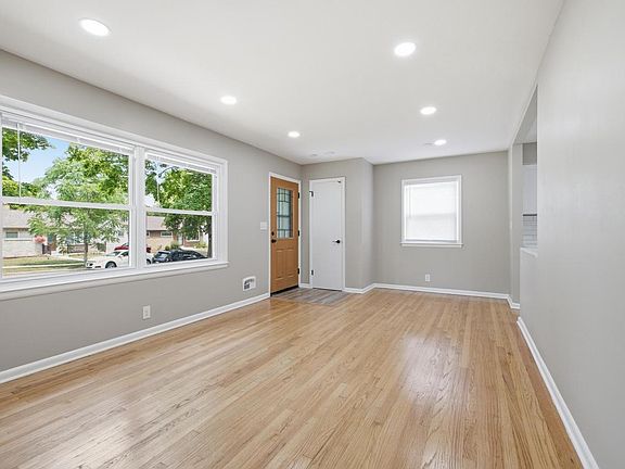 3rd image of 8233 W Lancaster AVENUE