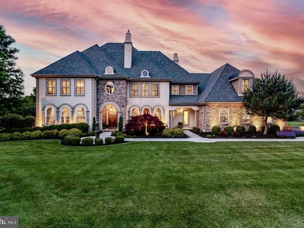 1015 Squires Dr, West Chester, PA 19382