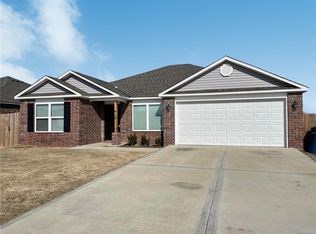 907 W Aiden Dr, Siloam Springs, AR 72761