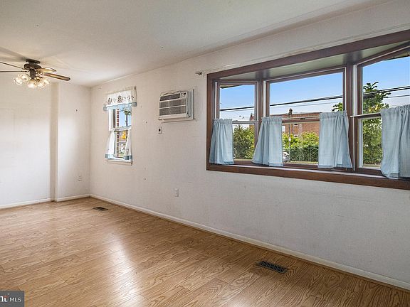 5th image of 9872 Frankford Ave