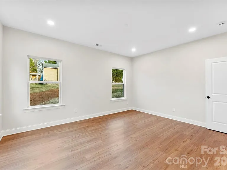 1558 7th Avenue Dr SW — Photo 22