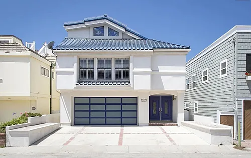 4025 Ocean Dr Photo 1