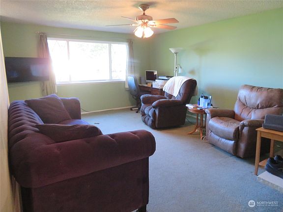 5th image of 931 Oakcrest Drive SE