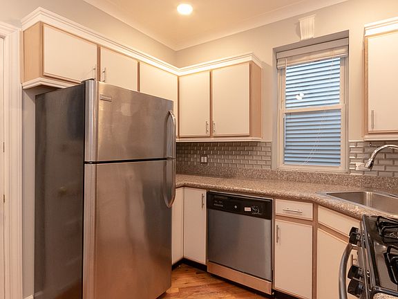 2nd image of 3918 N Hermitage Ave #2