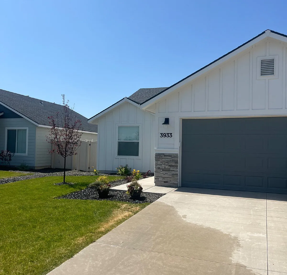3 bed, 2.0 bath, 1120 sqft, $2,095 — Photo 1