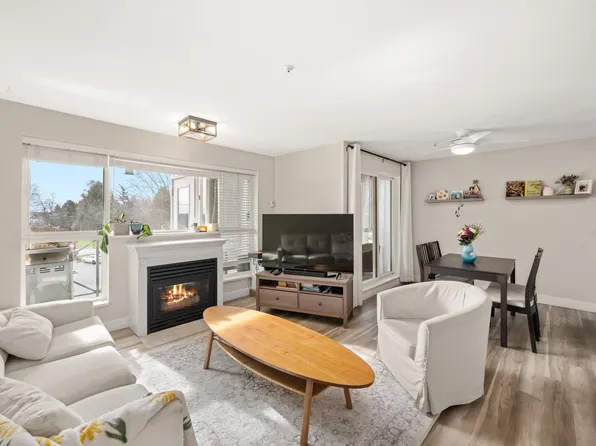 6390 196th St #306, Langley, BC V2Y 1J2