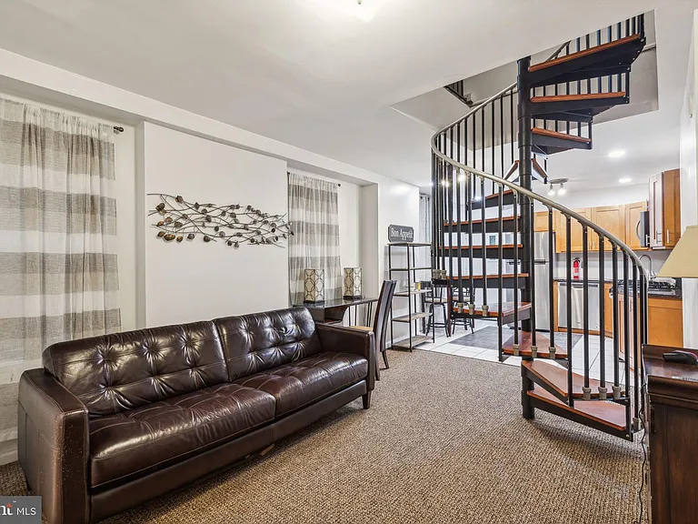 1808 W Diamond St #1 — Photo 1