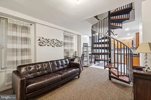 1808 W Diamond St #1 Photo 1