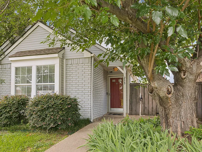 253 Teakwood Ln — Photo 14