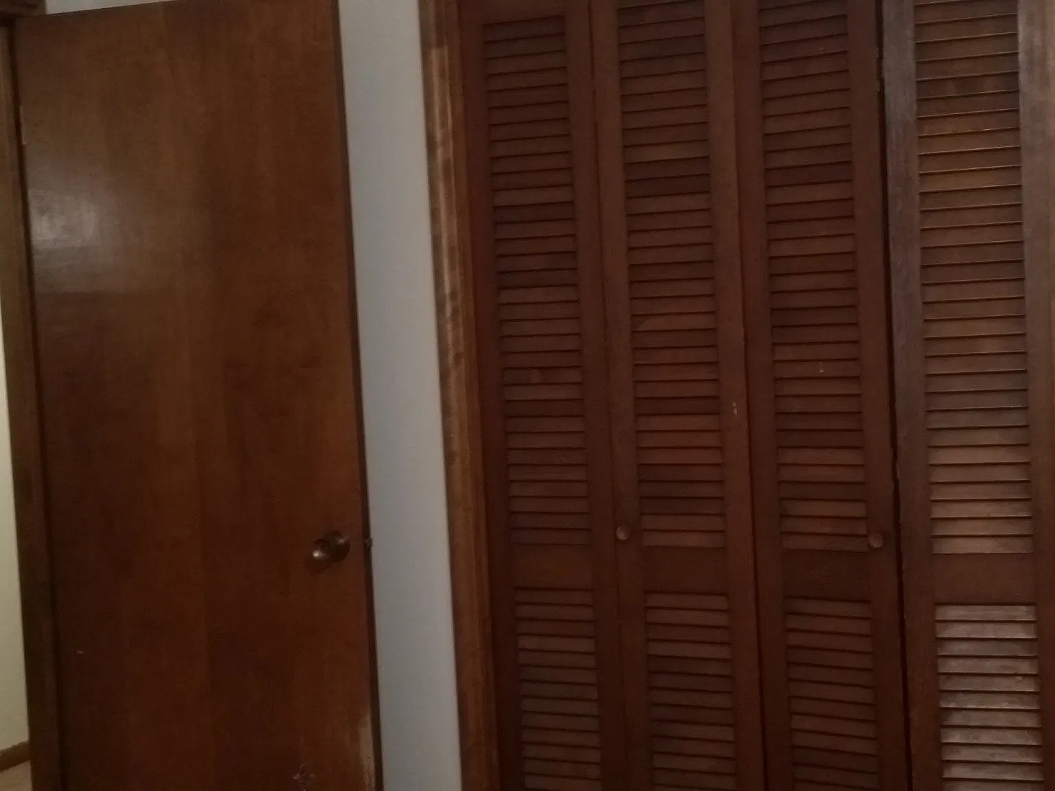 Spacious and clean three bedrooms in duplex in residential neighborhood — Photo 2