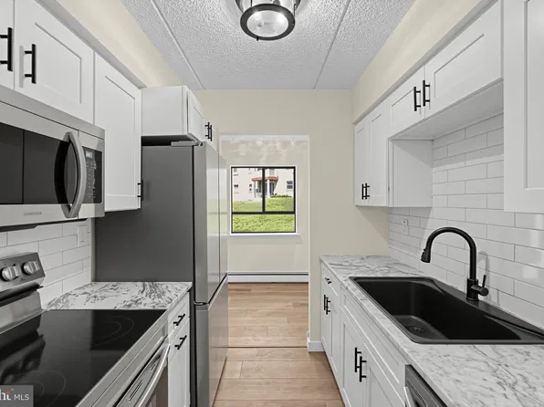 280 Bridgewater Rd APT B14, Brookhaven, PA 19015
