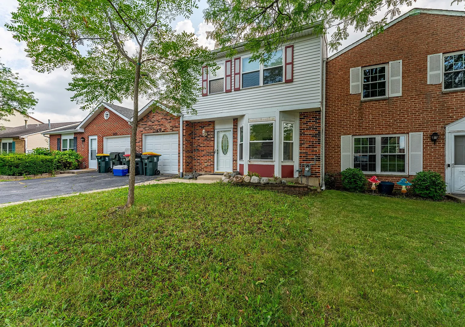3 bed, 1.5 bath, 2700 sqft, $2,500 — Photo 2