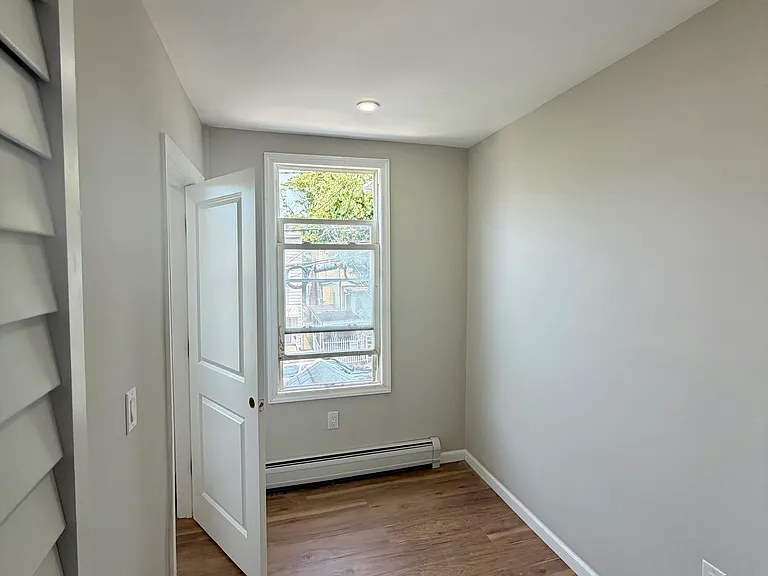 263 Griffith St #2 — Photo 8