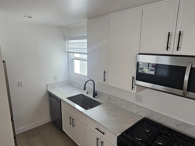 537 S Catalina St — Photo 12