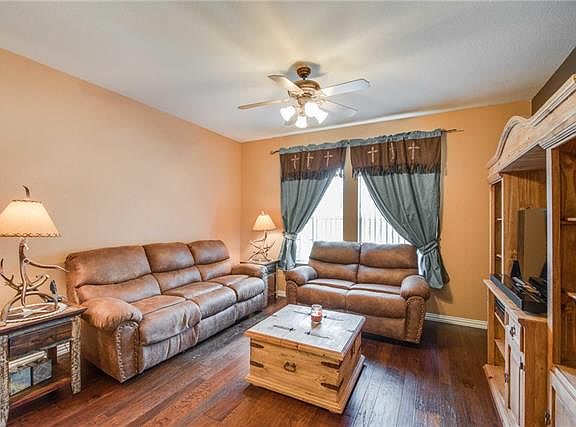 4th image of 2207 Glacier Park Ln