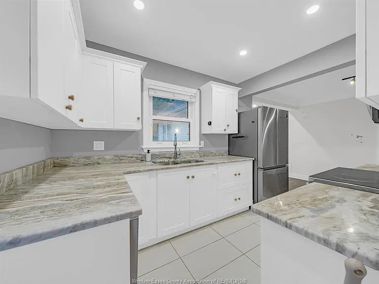2584 Chilver Rd — Photo 14