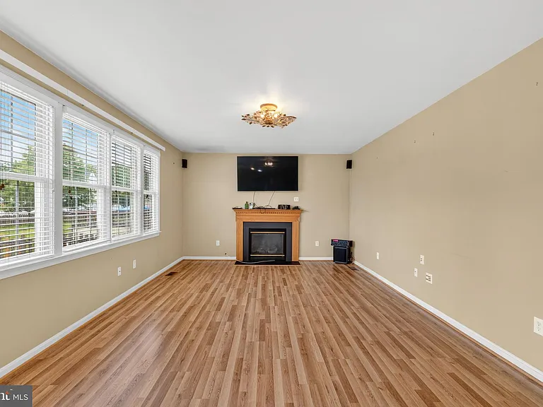 33 Wild Rose Dr — Photo 4