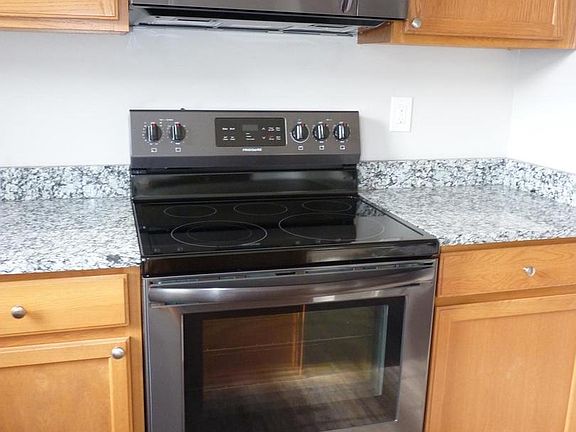 5th image of 490 S Carlisle St