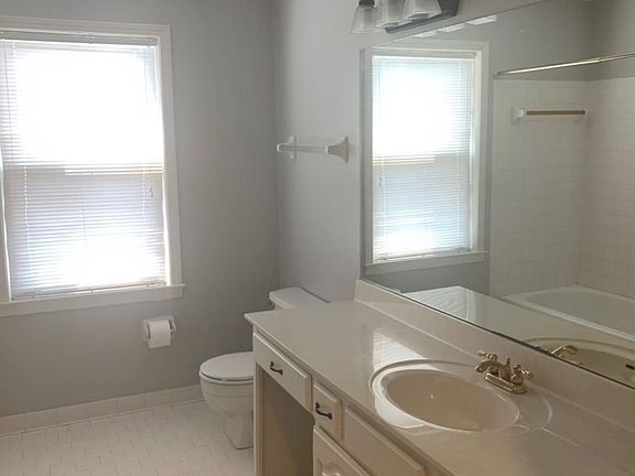 4th image of 2906A Westmoreland Dr