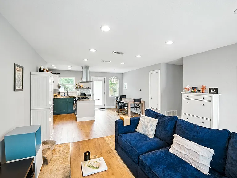 6501 Hickman Ave — Photo 3