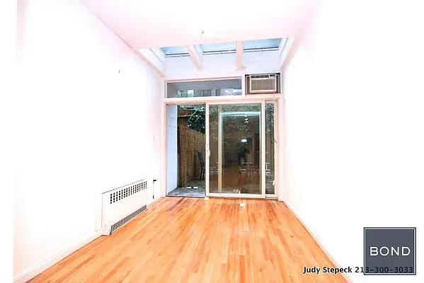 Rented by Bond New York | media 32