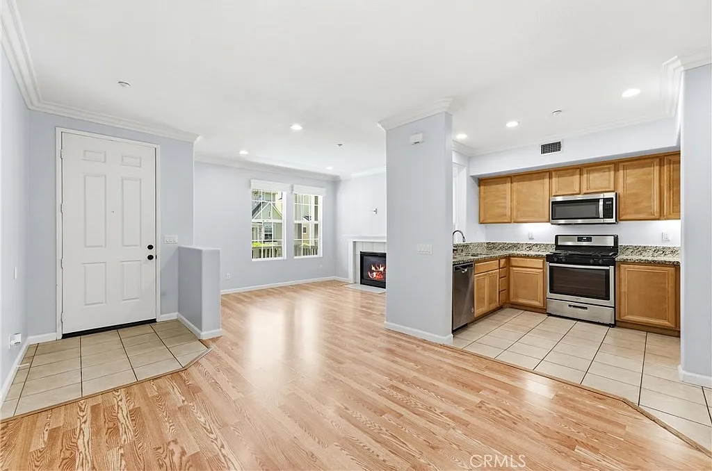 3 bed, 2.5 bath, 1560 sqft, $4,150 — Photo 4