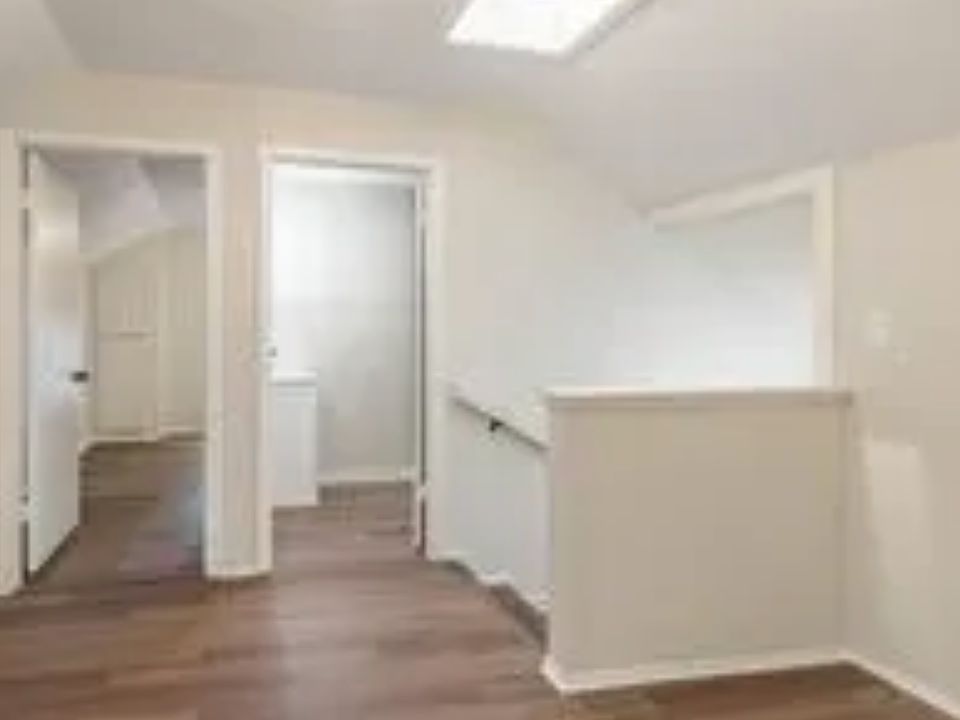 1st image of 924 E Houston Ave
