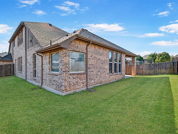 4th image of 2303 Knox Way