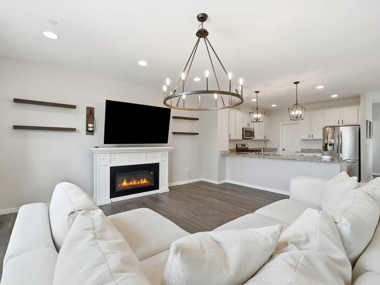 2 bed, 2.5 bath, 2060 sqft, $3,400 — Photo 2
