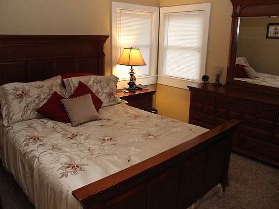 Master Bedroom (Downstairs)