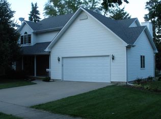 912 N 9th St, Dekalb, IL 60115