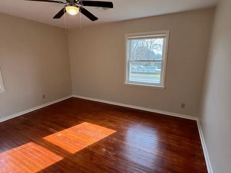 810 Woodlawn Ave — Photo 5