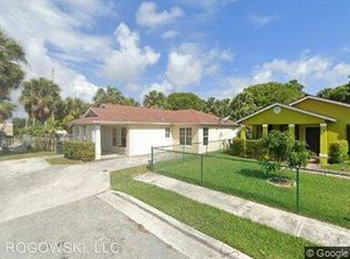 1143 Freshwater Lakes Dr, West Palm Beach, FL 33401