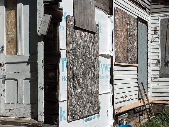 5th image of 118 Welker St