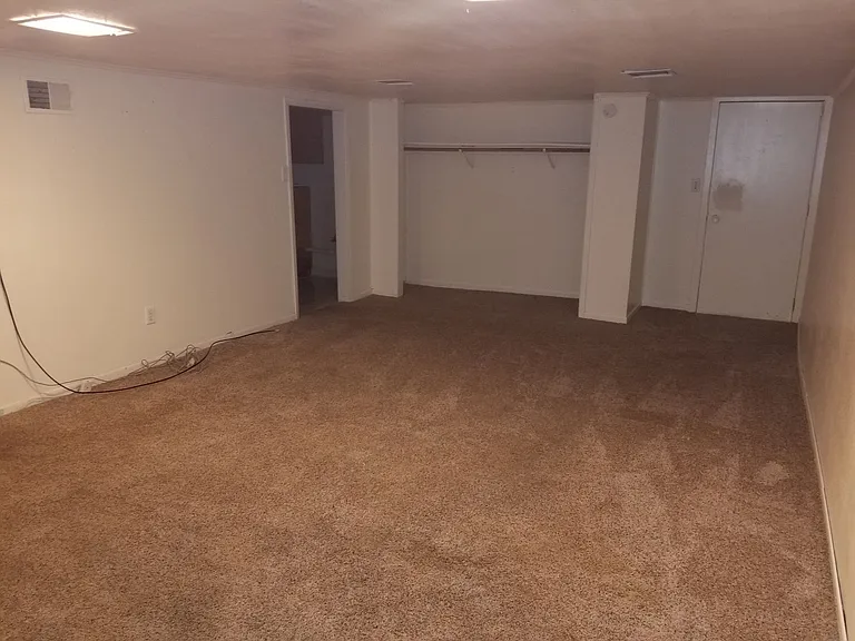1516 Irvine Ave NW — Photo 8
