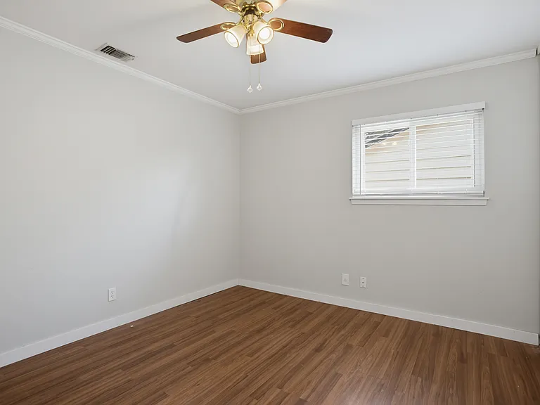 8315 Castlecreek Dr — Photo 22