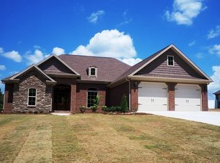 1095 Skypark Rd, Florence, AL 35634